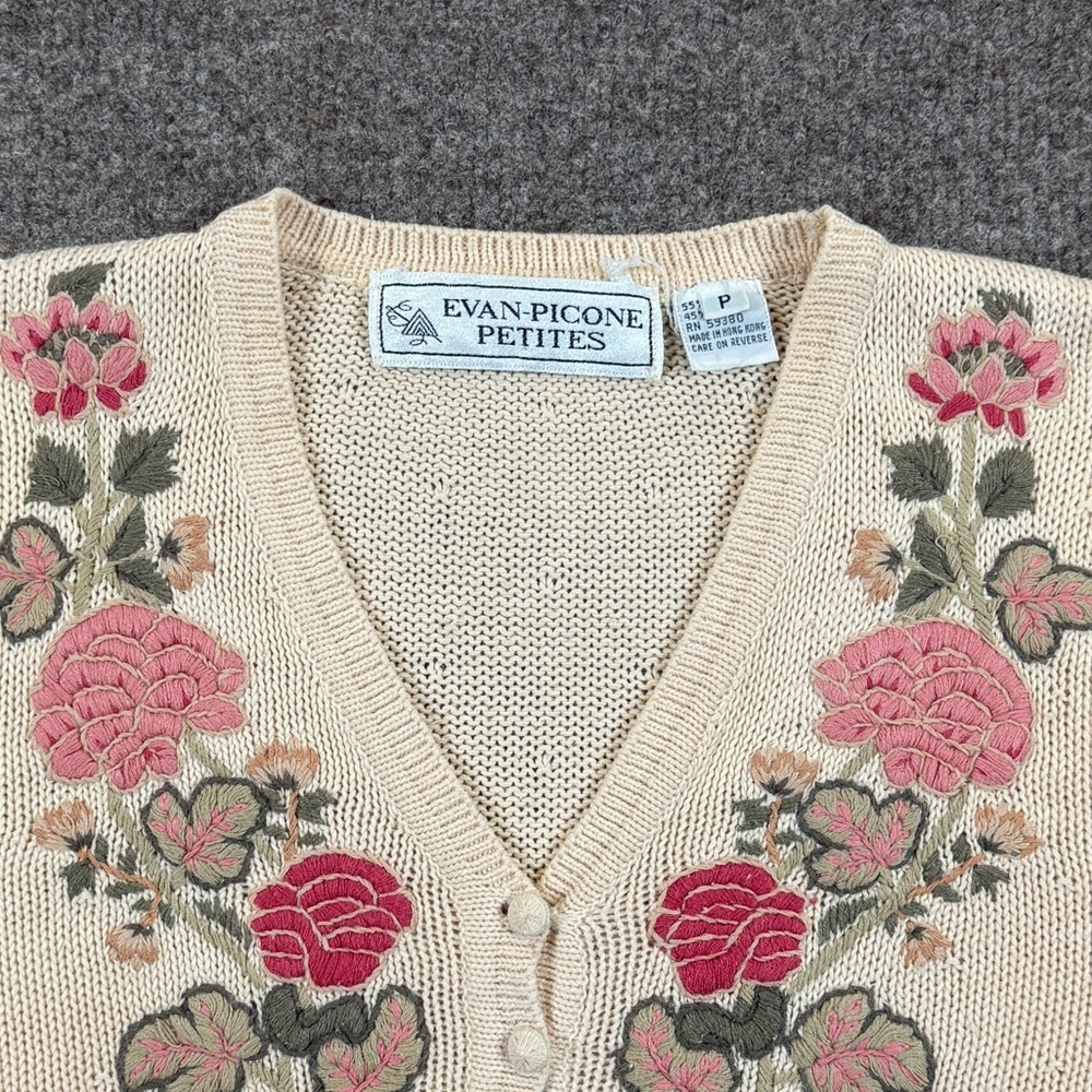 VTG Cream Short Sleeve V-Neck Cardigan Sweater Womens XS/S P Embroidered Florals - Picture 3 of 9